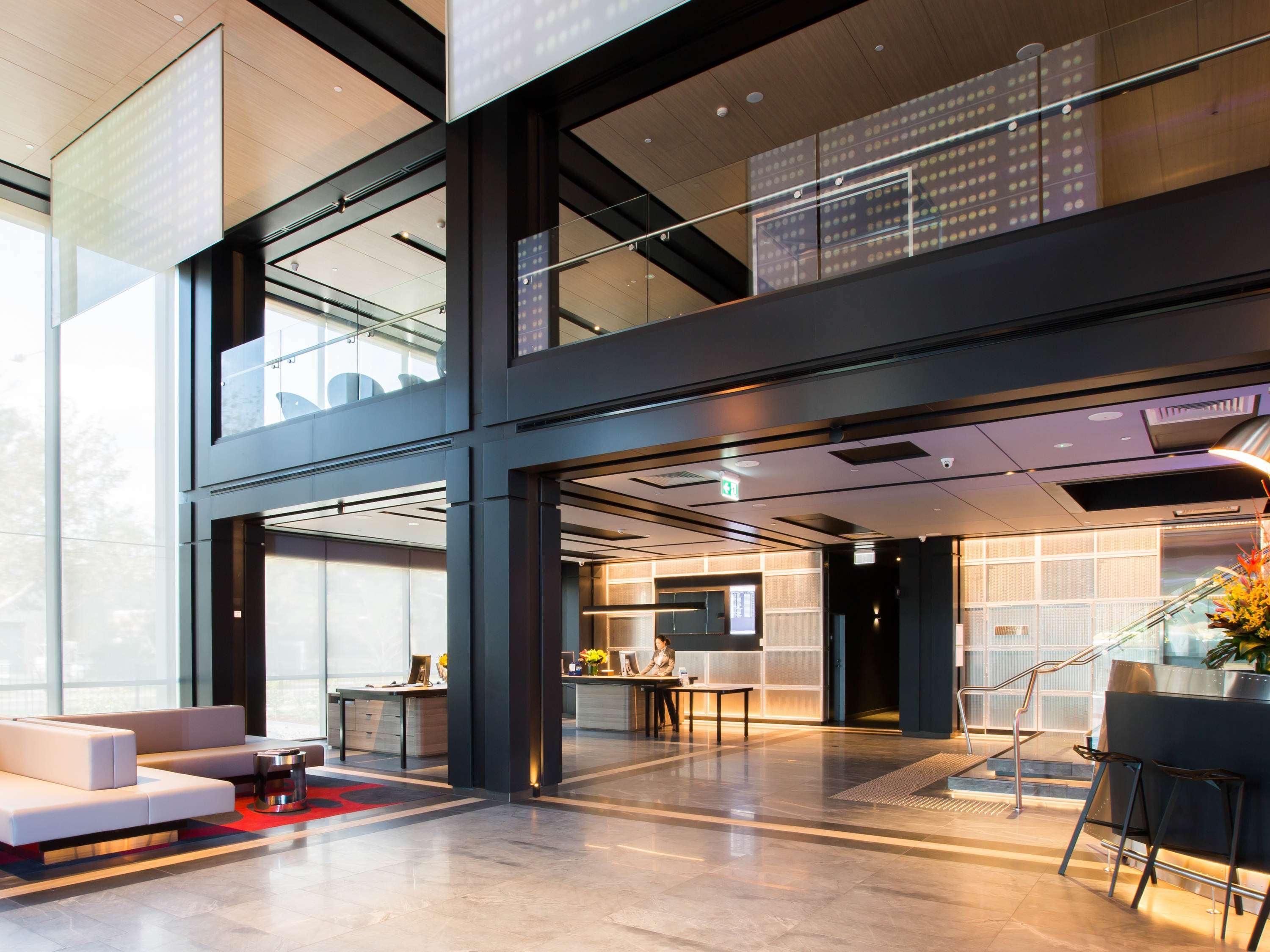 Отель Pullman Sydney Airport Экстерьер фото The interior of the hotel
