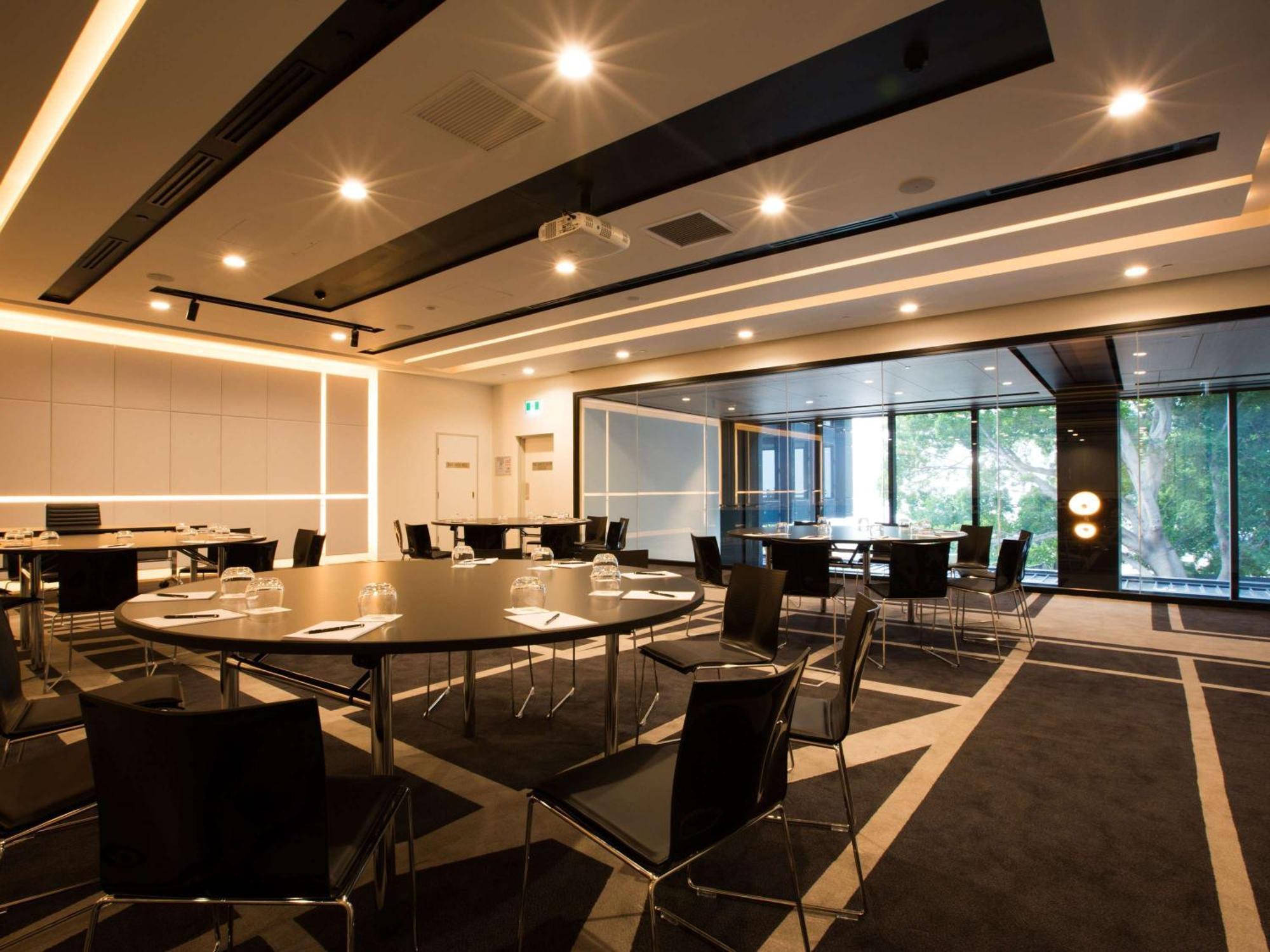 Отель Pullman Sydney Airport Экстерьер фото The Boardroom