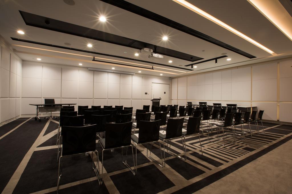 Отель Pullman Sydney Airport Экстерьер фото The meeting room