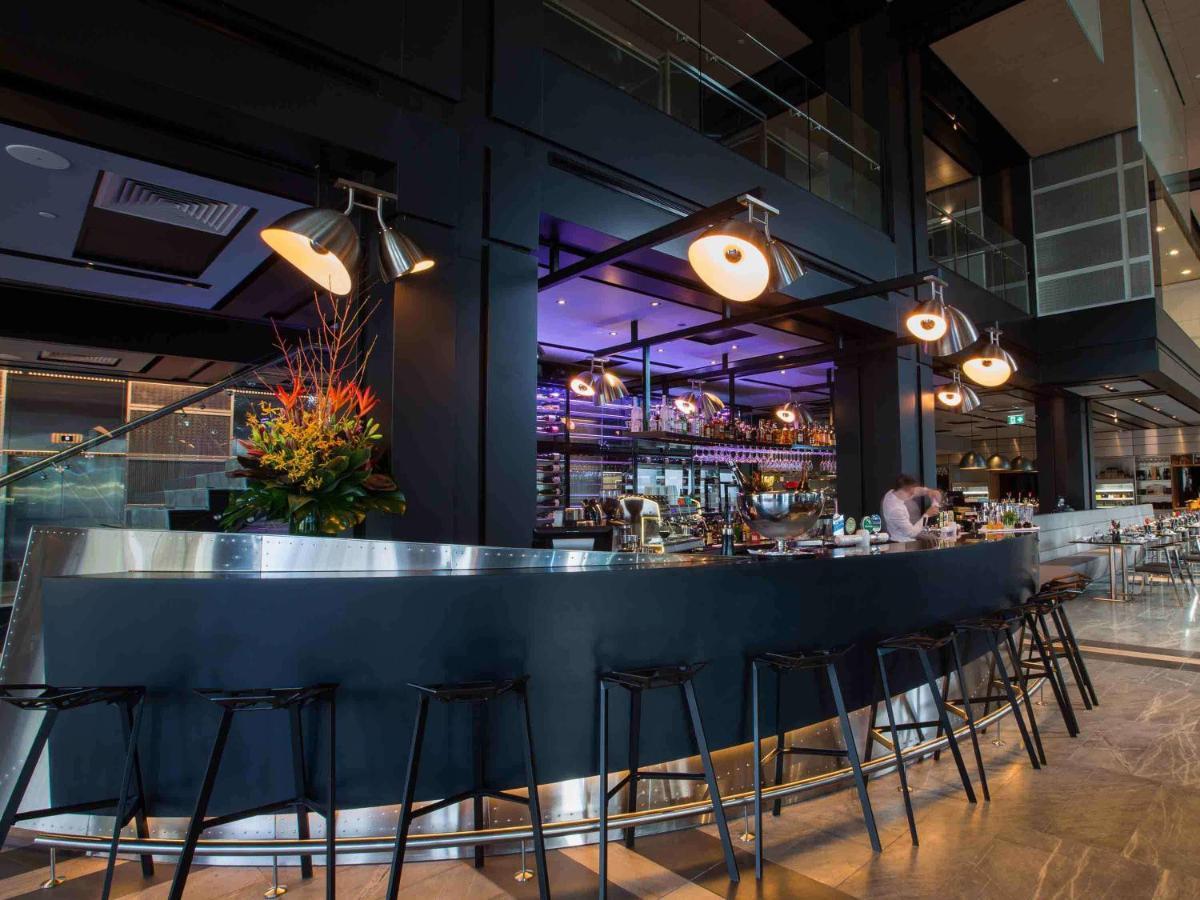 Отель Pullman Sydney Airport Экстерьер фото The bar at the restaurant